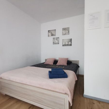 Kawalerka Z Balkonem 27 Appartamento Częstochowa Esterno foto