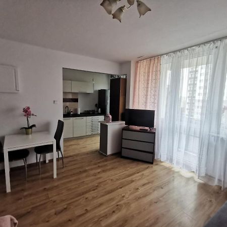Kawalerka Z Balkonem 27 Appartamento Częstochowa Esterno foto
